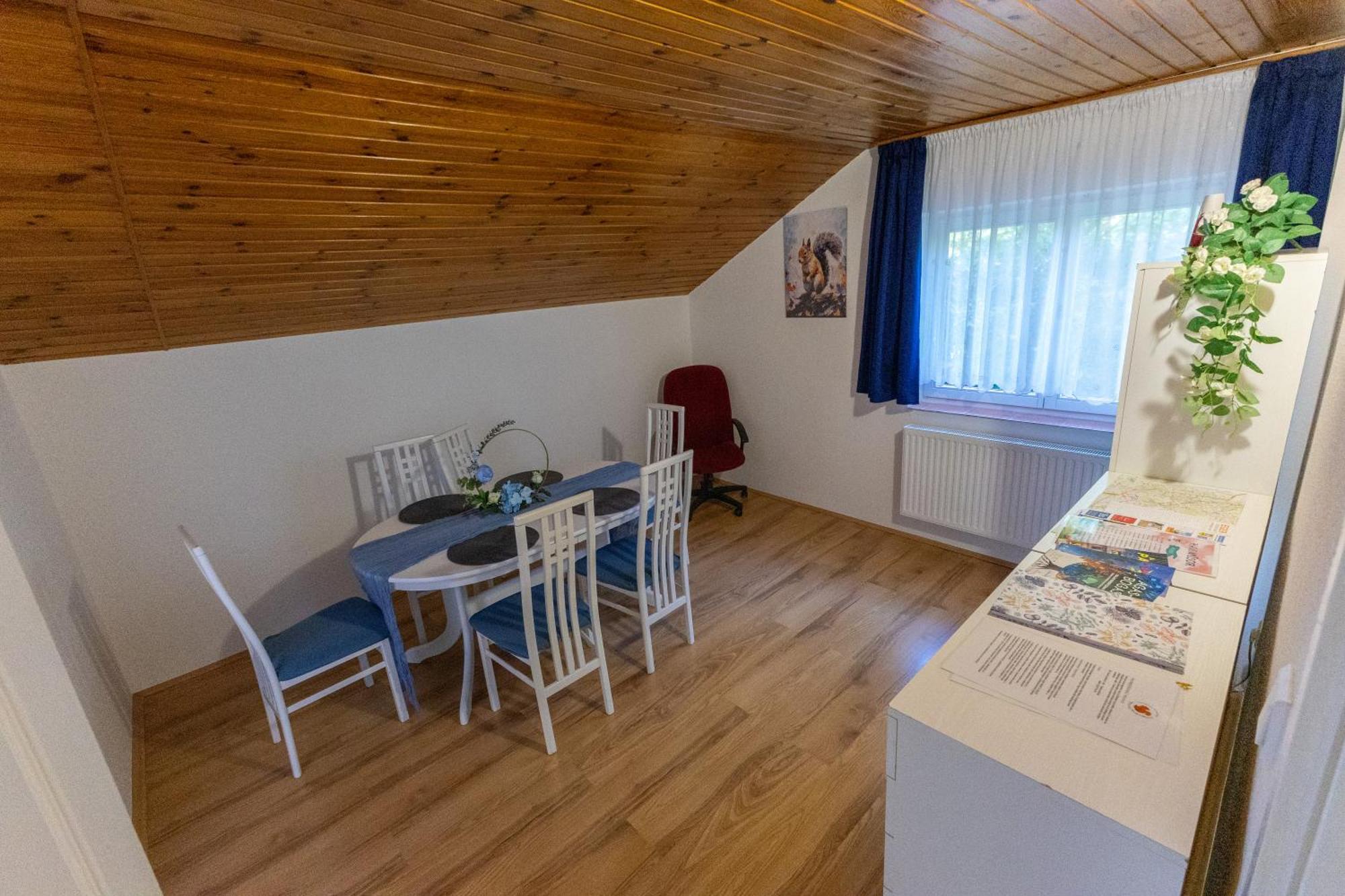 Kismokus Apartman เอ็กเกอร์ ภายนอก รูปภาพ